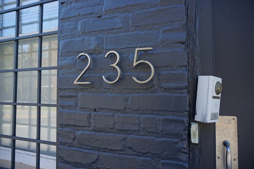 More Photos Of 235 Walker St, Atlanta Research And Development For Lease