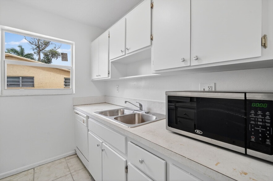 More Photos Of 461 Sunshine Dr, Coconut Creek Apartments For Sale