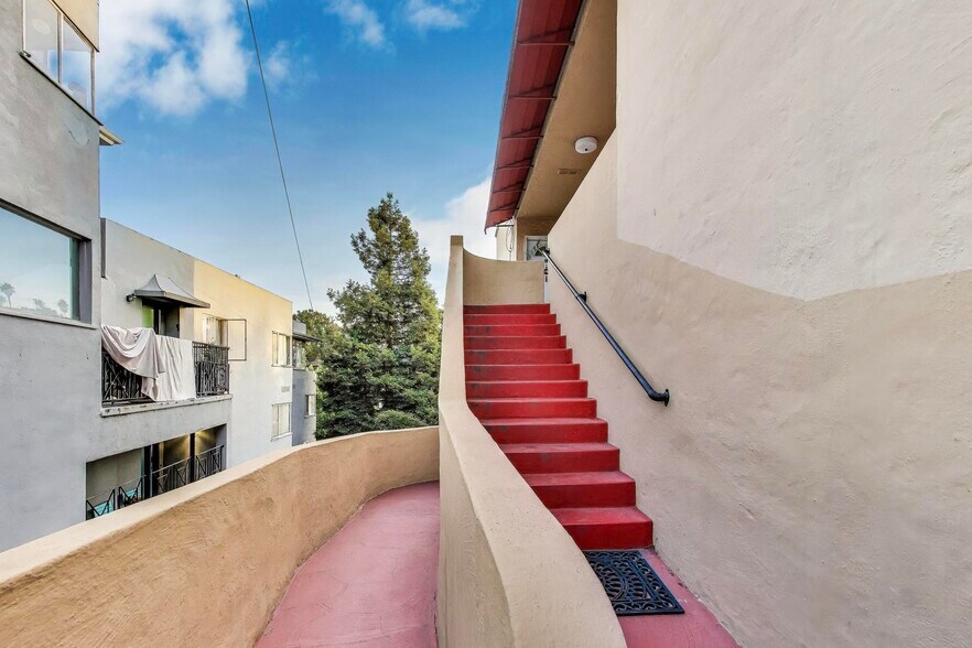 More Photos Of 33 Home Pl E, Oakland Apartments For Sale