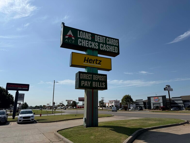 More Photos Of 6601-6606 NW Expressway, Oklahoma City General Retail For Sale