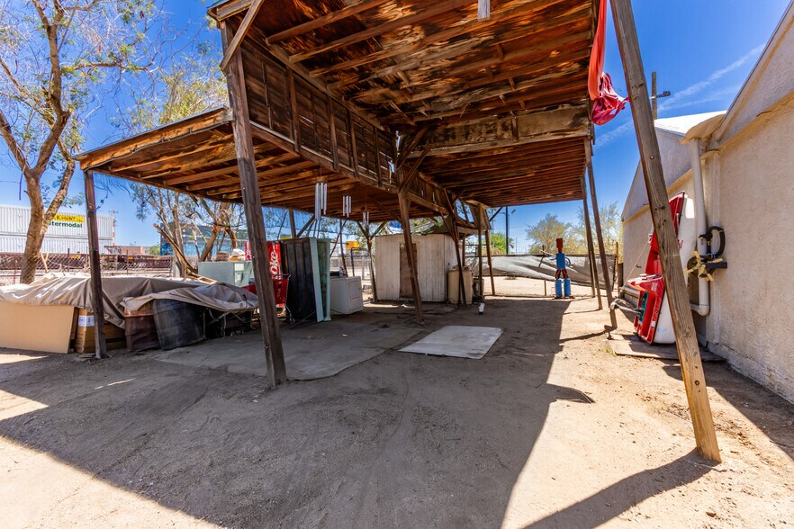 More Photos Of 5850 W Market St, Glendale Service For Sale