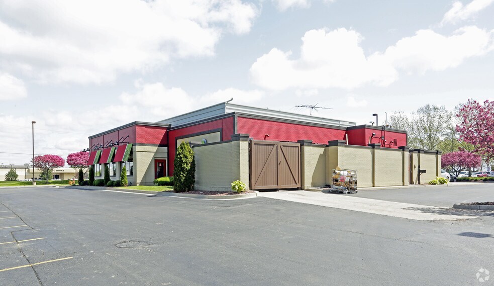 More Photos Of 12800 Hall Rd, Sterling Heights Restaurant For Sale