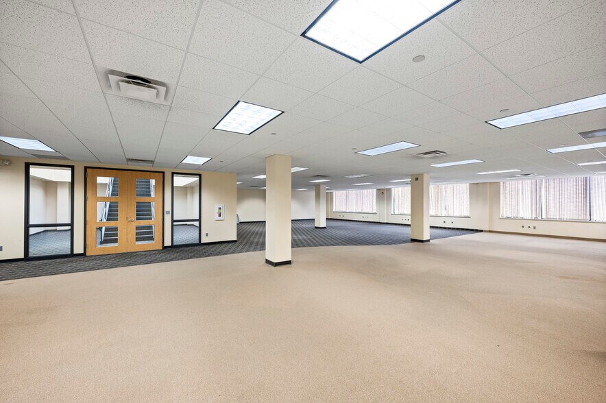 More Photos Of 221 3rd Ave SE, Cedar Rapids Unknown For Lease