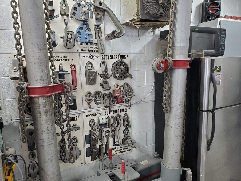 More Photos Of 2127 Central Ave, Schenectady Auto Repair For Sale