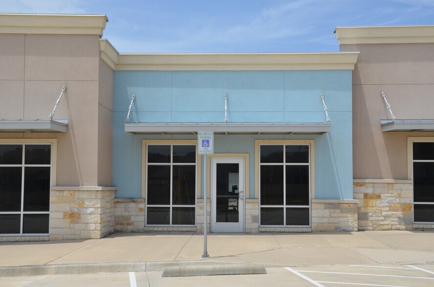 More Photos Of 5701 Mark IV Pky, Fort Worth Storefront Retail Office For Lease