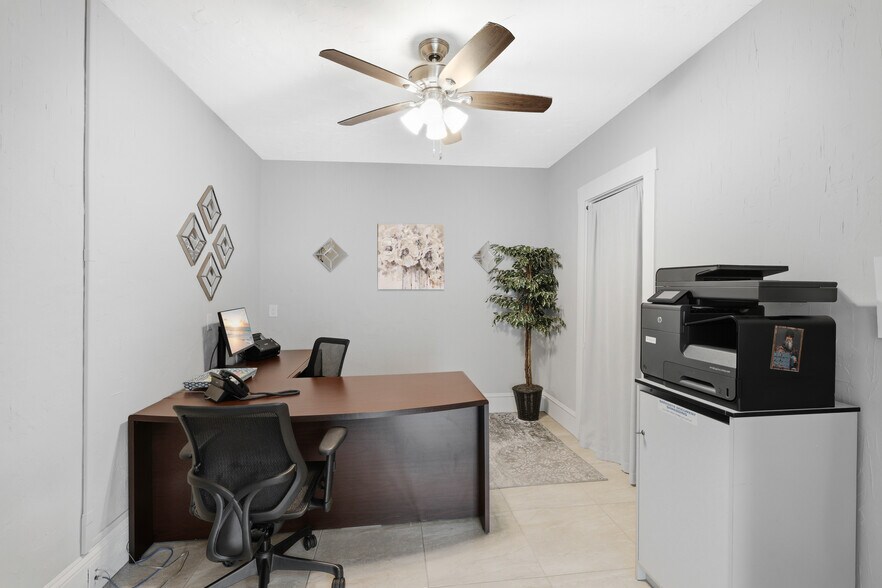 More Photos Of 1322 3rd Ave W, Bradenton Office Residential For Sale