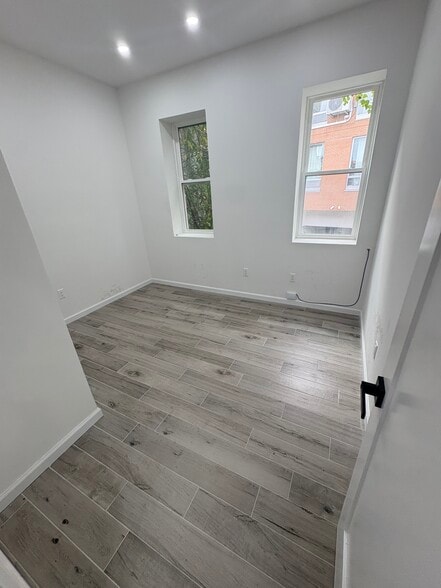 More Photos Of 314 Avenue U, Brooklyn Storefront Retail Residential For Lease