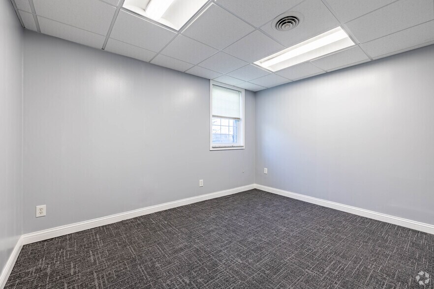 More Photos Of 7225 Colerain Ave, Cincinnati Office For Lease
