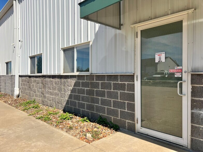 More Photos Of 33549 E Royalton Rd, Columbia Station Light Manufacturing For Sale