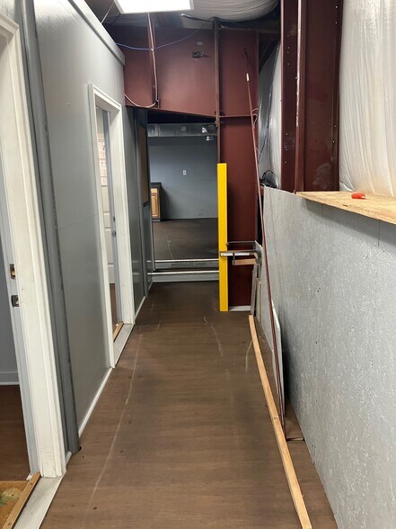 More Photos Of 2509 Eslava Creek Pky, Mobile Warehouse For Lease