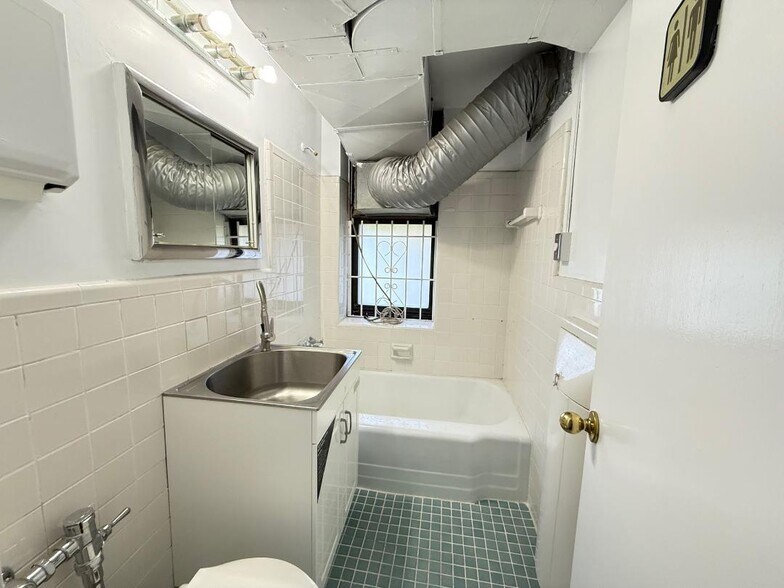 More Photos Of 10025 Queens Blvd, Forest Hills Apartments For Sale