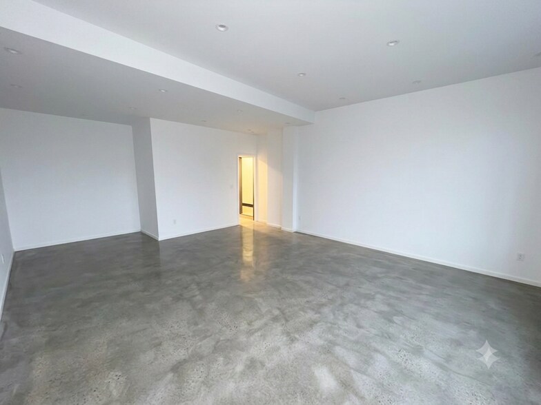 More Photos Of 197 Meserole St, Brooklyn Restaurant For Lease