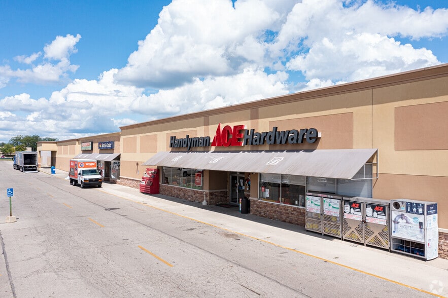 More Photos Of 432-634 S Burnett Rd, Springfield General Retail For Sale