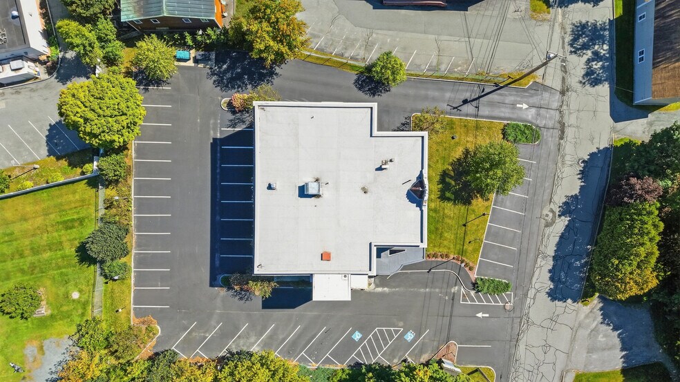 More Photos Of 11 Eldridge St, Lebanon Office For Lease