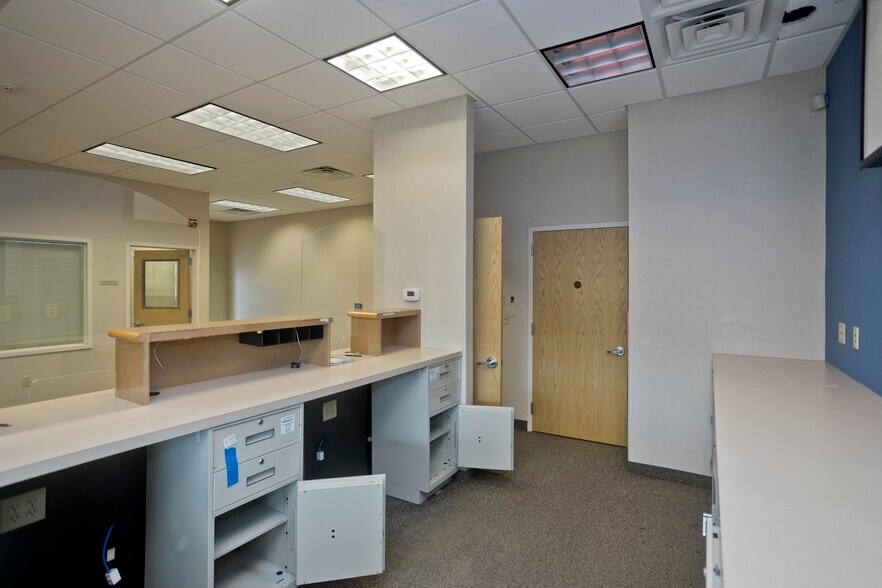 More Photos Of 422 Main St, Easthampton Freestanding For Lease