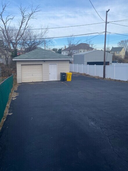 More Photos Of 1416 Sulphur Spring Rd, Arbutus Office Residential For Sale