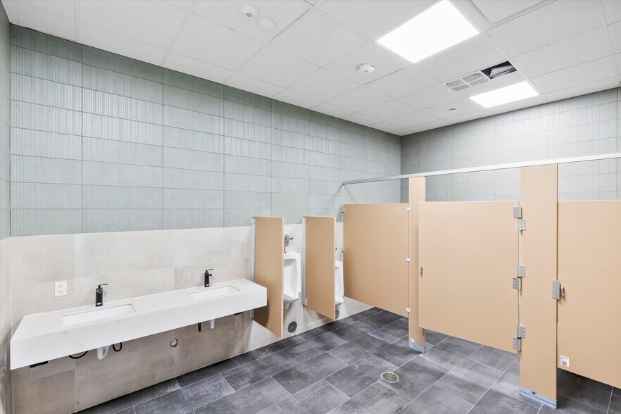More Photos Of 2660 Old Denton Rd, Carrollton Unknown For Lease