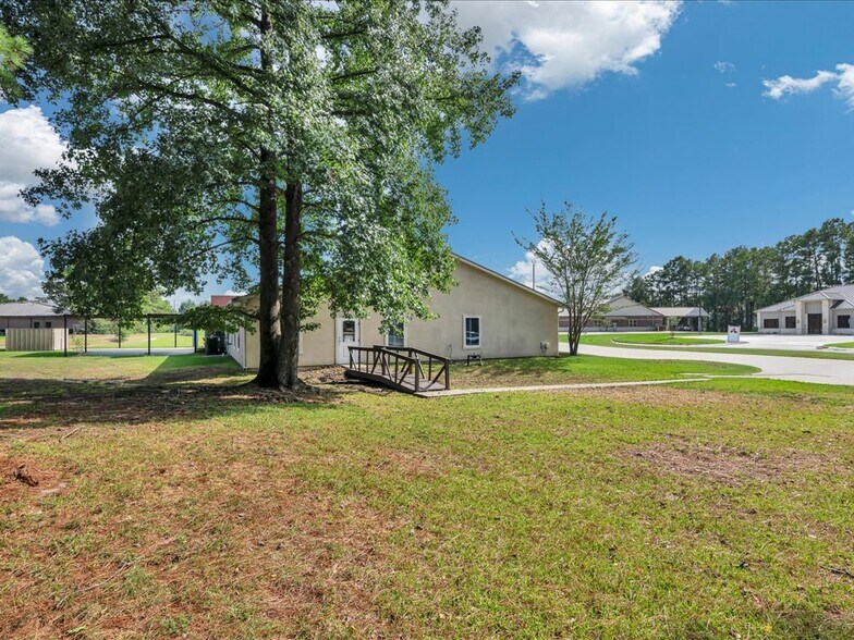More Photos Of 203 Christie Dr, Lufkin Healthcare For Sale