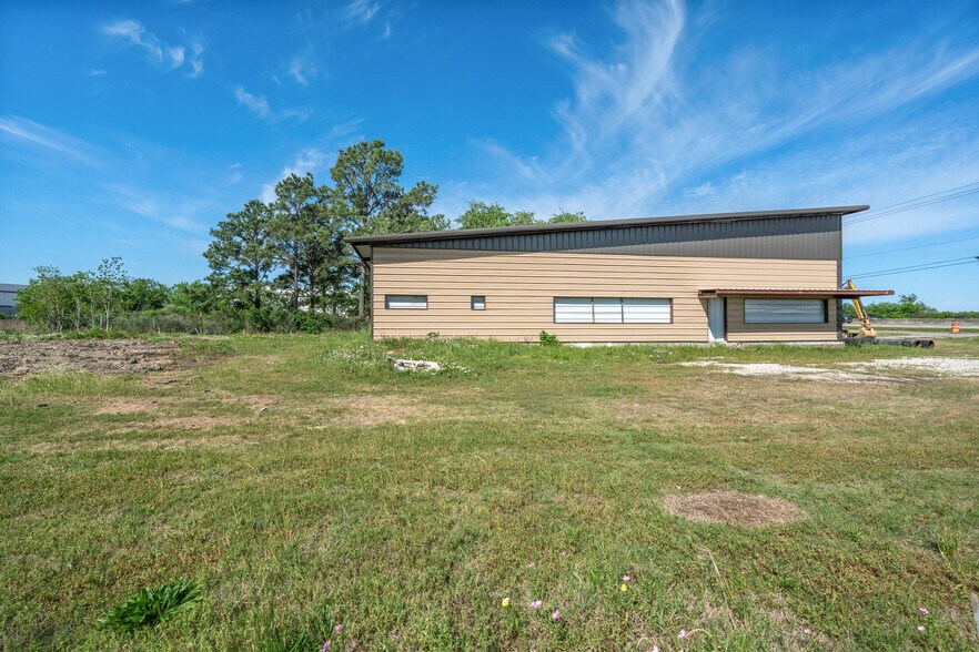 More Photos Of 7304 I-10 E, Baytown Freestanding For Sale
