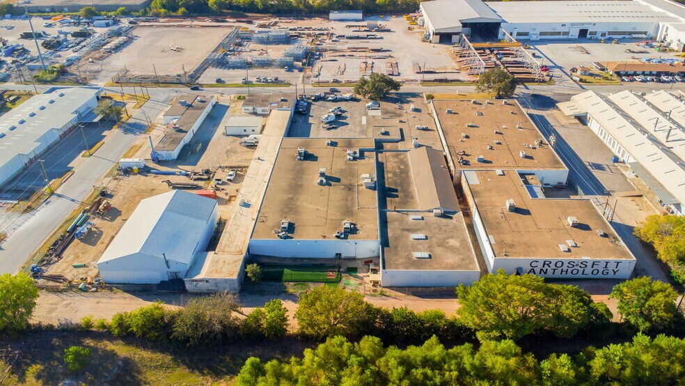 More Photos Of 2930 W Pafford St, Fort Worth Unknown For Lease