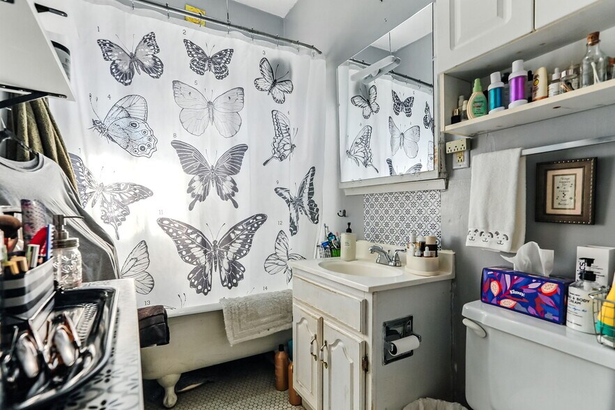 More Photos Of 976-978 Grand Ave, Saint Paul Storefront Retail Residential For Sale