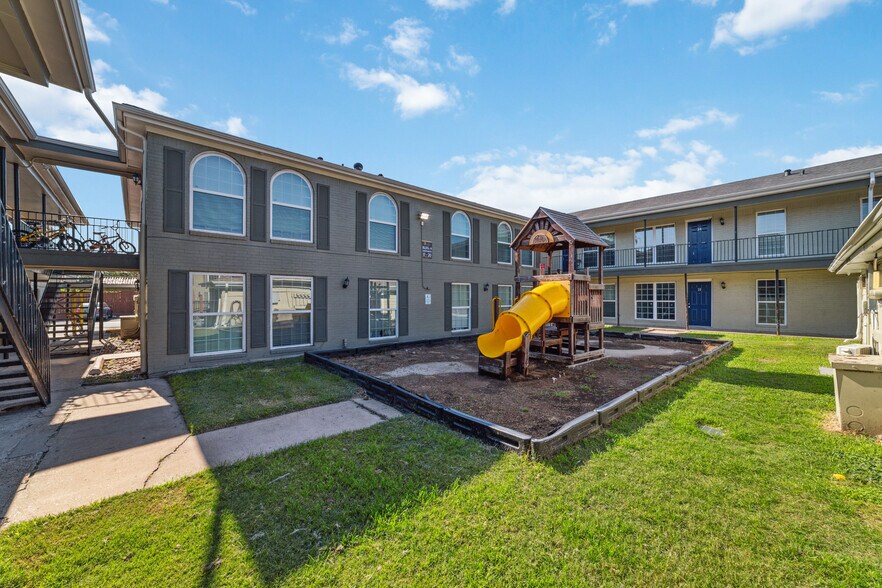 More Photos Of 8330 Carvel Ln, Houston Apartments For Sale