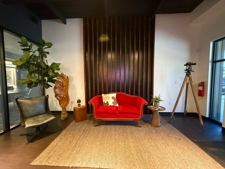 More Photos Of 3032 N Frazier St, Conroe Office For Lease