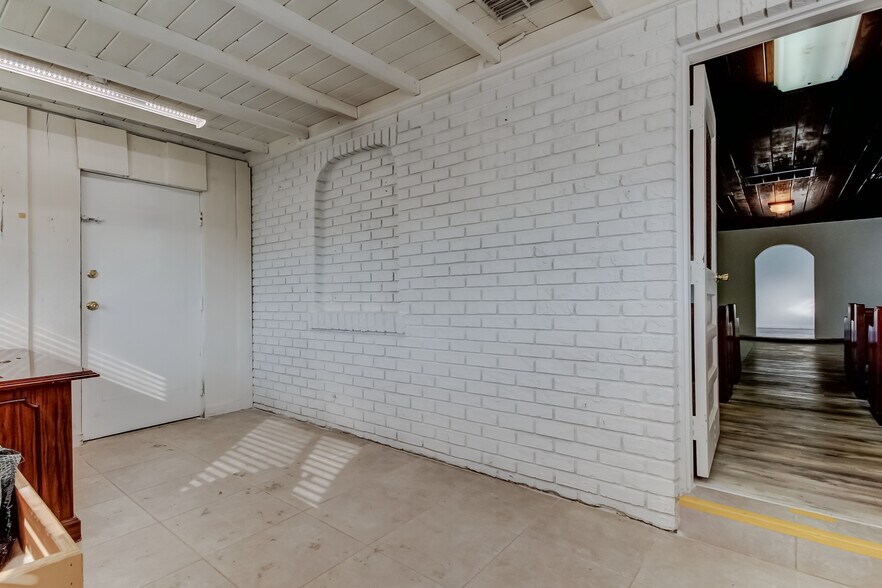 More Photos Of 4539 Mile Stretch Dr, Holiday Office For Sale