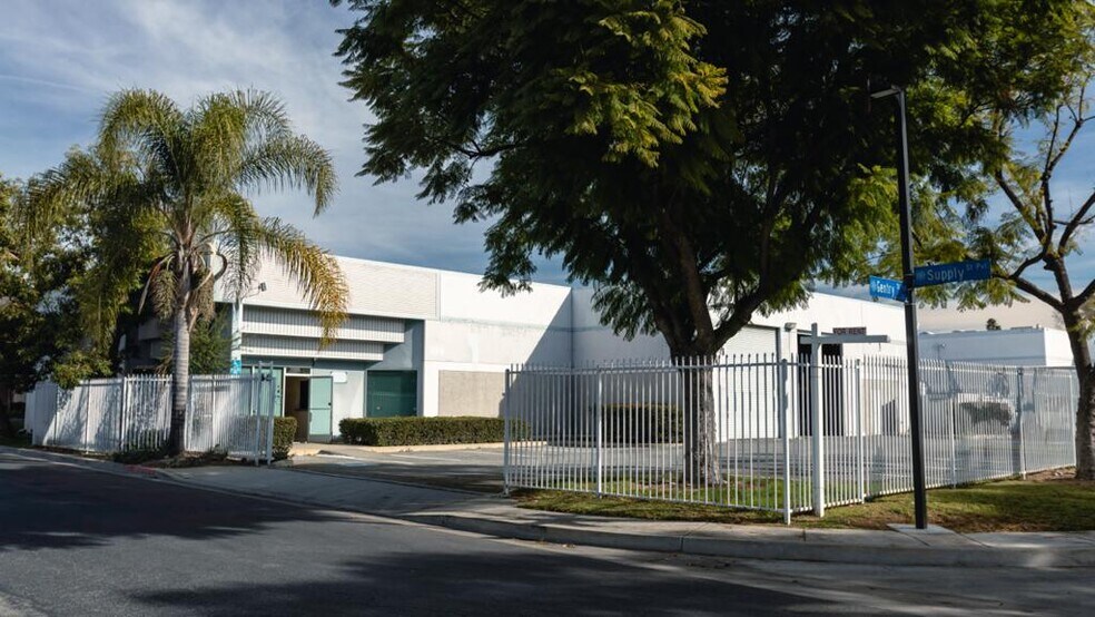 Primary Photo Of 189 Gentry St, Pomona Warehouse For Lease