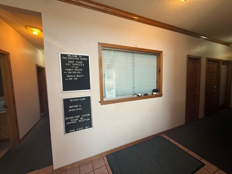 More Photos Of 121 E Broadway Blvd, Sedalia Office For Lease