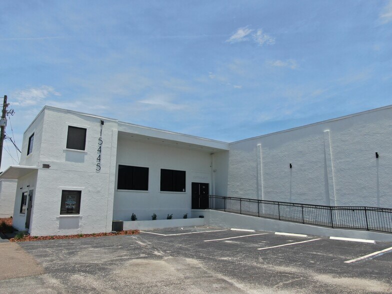 More Photos Of 15445 N Nebraska Ave, Lutz Warehouse For Lease