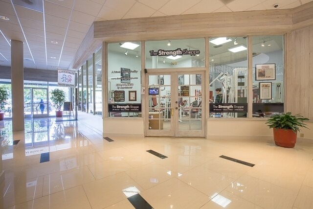 More Photos Of 350 S Lake Ave, Pasadena Storefront Retail Office For Lease