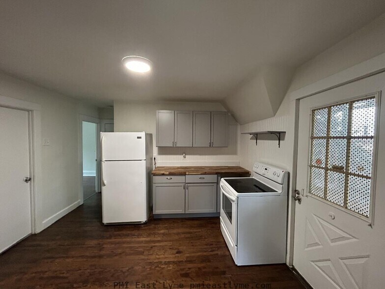 More Photos Of 50 School St, Groton Apartments For Sale