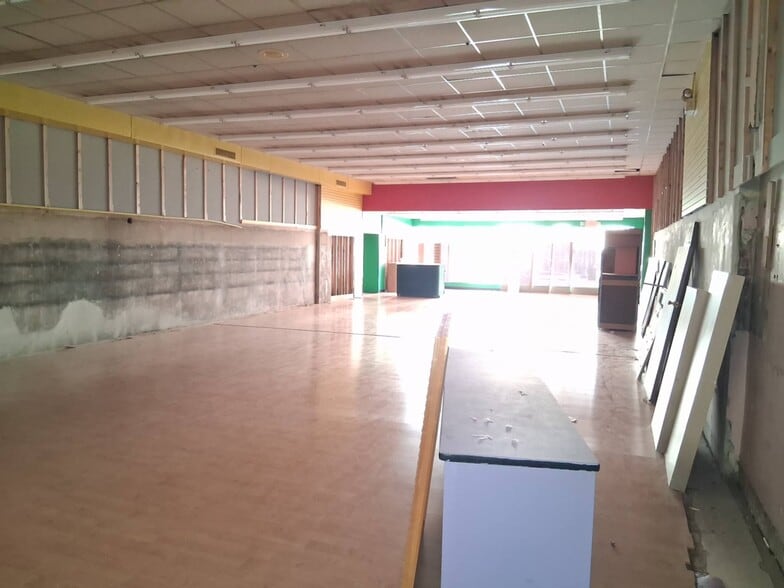 More Photos Of 108-112 E Main St, Belleville General Retail For Sale