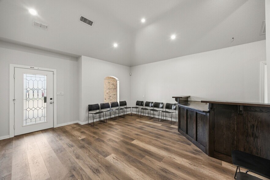 More Photos Of 401 Center Court Dr, Bridgeport Medical For Lease