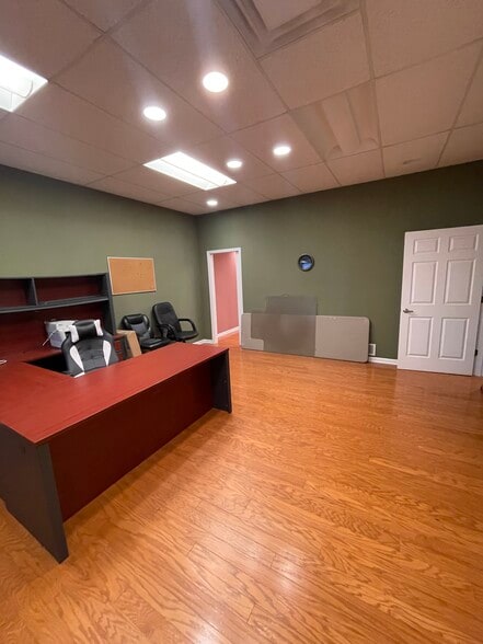 More Photos Of 27 Gary St, Carnegie Light Distribution For Lease