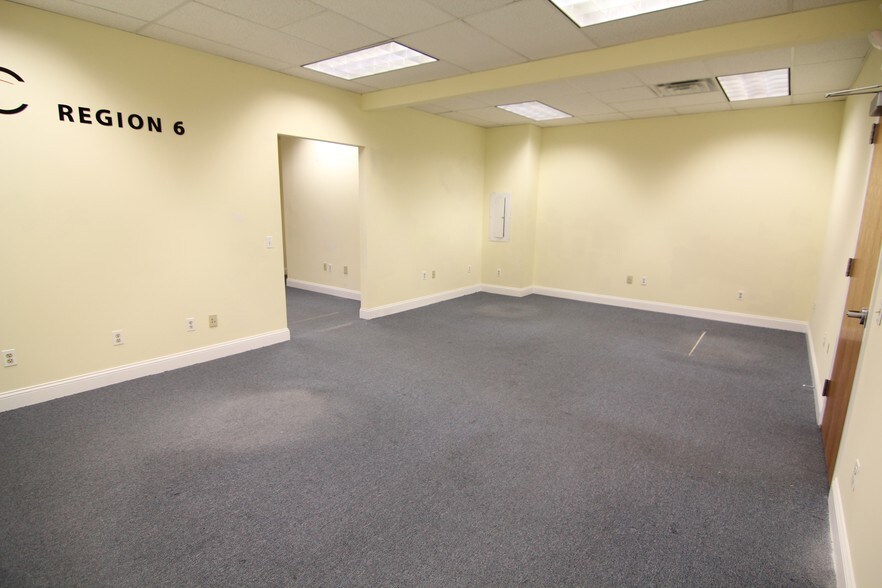 More Photos Of 3751 Island Ave, Philadelphia Office Residential For Lease