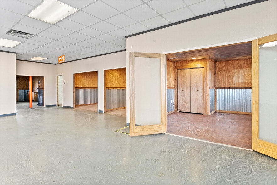 More Photos Of 3509 N 3rd St, Temple Warehouse For Sale