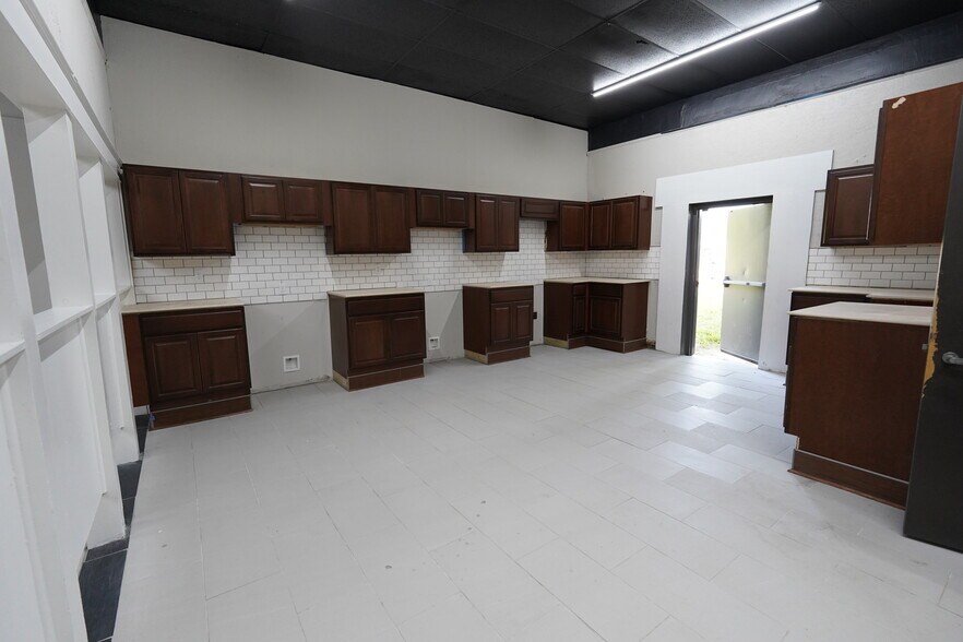 More Photos Of 1800 Tulane St, Beaumont Schools For Lease