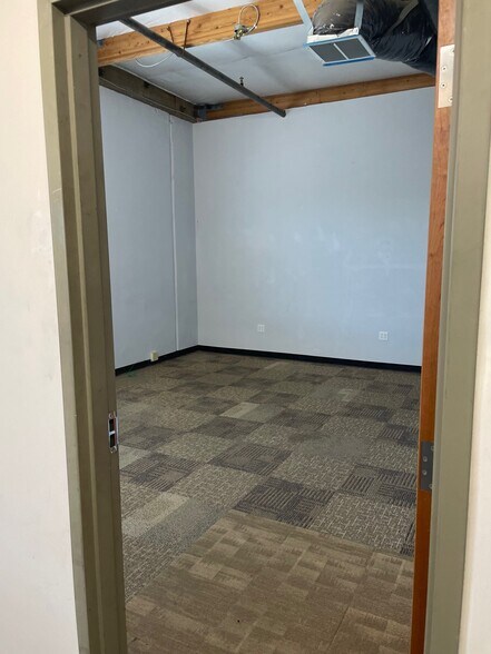 More Photos Of 6996 Soquel Ave, Santa Cruz Showroom For Lease