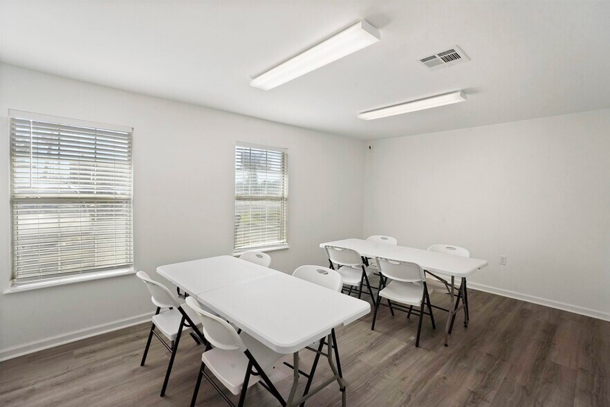 More Photos Of 1425 E Tunnel Blvd, Houma Office For Sale