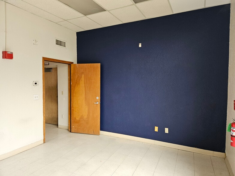 More Photos Of 142 N 9th St, Modesto Office For Lease