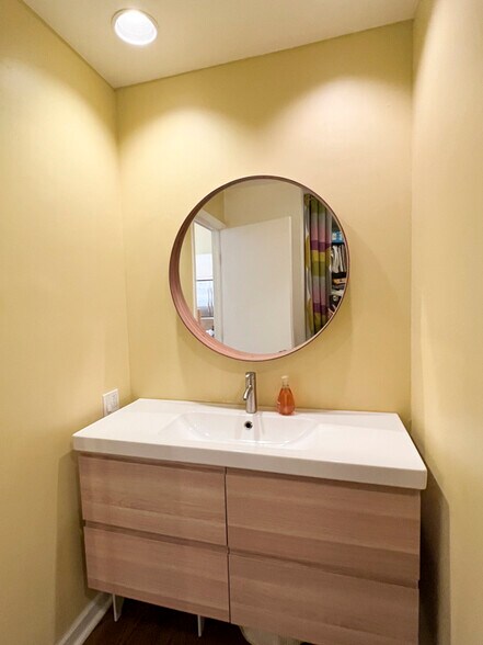 More Photos Of 1113 W Armitage Ave, Chicago Storefront Retail Office For Lease