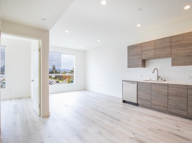 More Photos Of 1545 S Fairfax Ave, Los Angeles Apartments For Sale