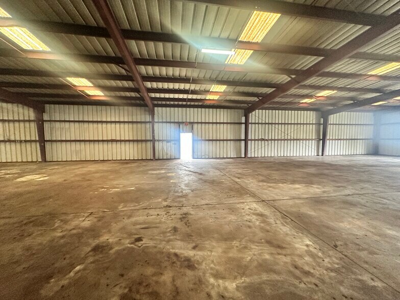 More Photos Of 3876 Bengert St, Orlando Warehouse For Lease