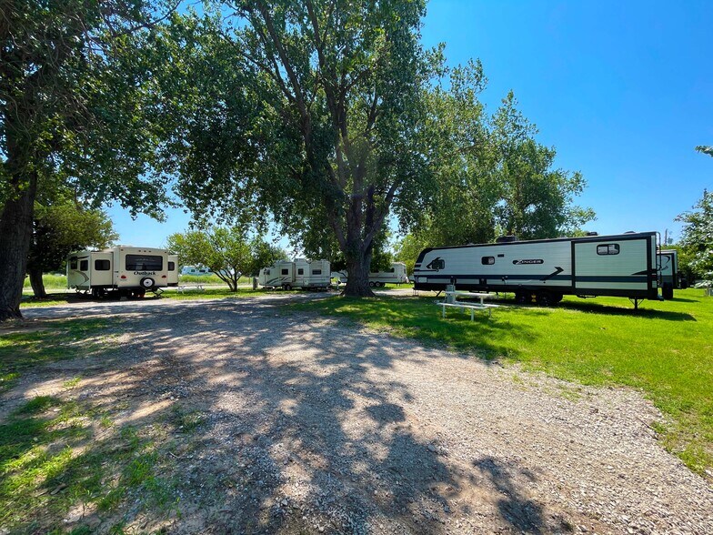 More Photos Of 25338 US Highway 270, Woodward Trailer Camper Park For Sale