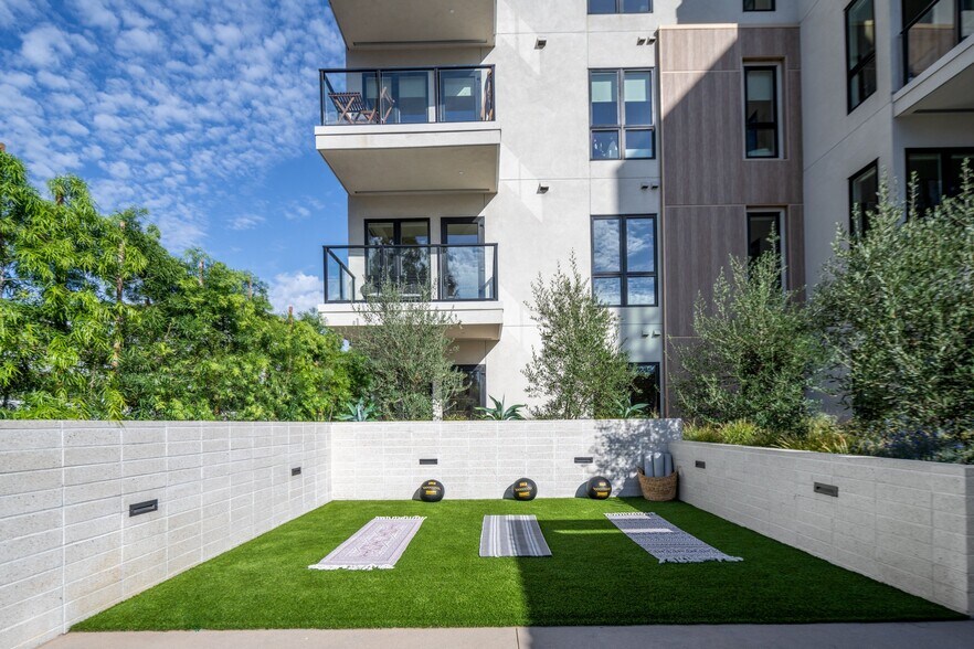 More Photos Of 1511 N Fairfax Ave, Los Angeles Apartments For Lease