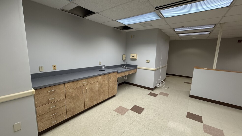 More Photos Of 2925 William Penn Hwy, Easton Office For Lease