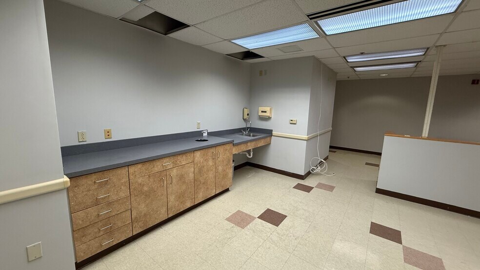 More Photos Of 2925 William Penn Hwy, Easton Office For Lease