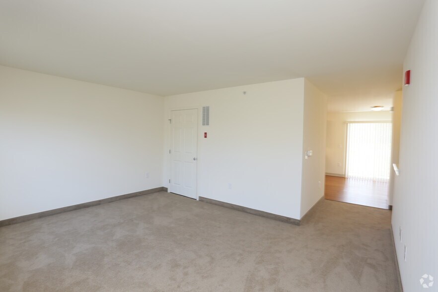 More Photos Of 700 Wincoram Way, Coram Apartments For Lease